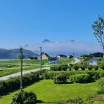 Romslig Kystperle Med Sjel I Skulsfjord Tromso