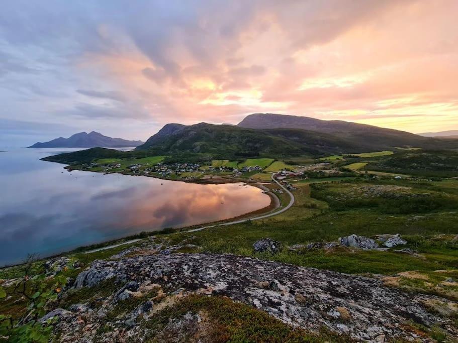 Romslig Kystperle Med Sjel I Skulsfjord Tromsø
