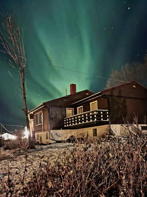 Romslig Kystperle Med Sjel I Skulsfjord *