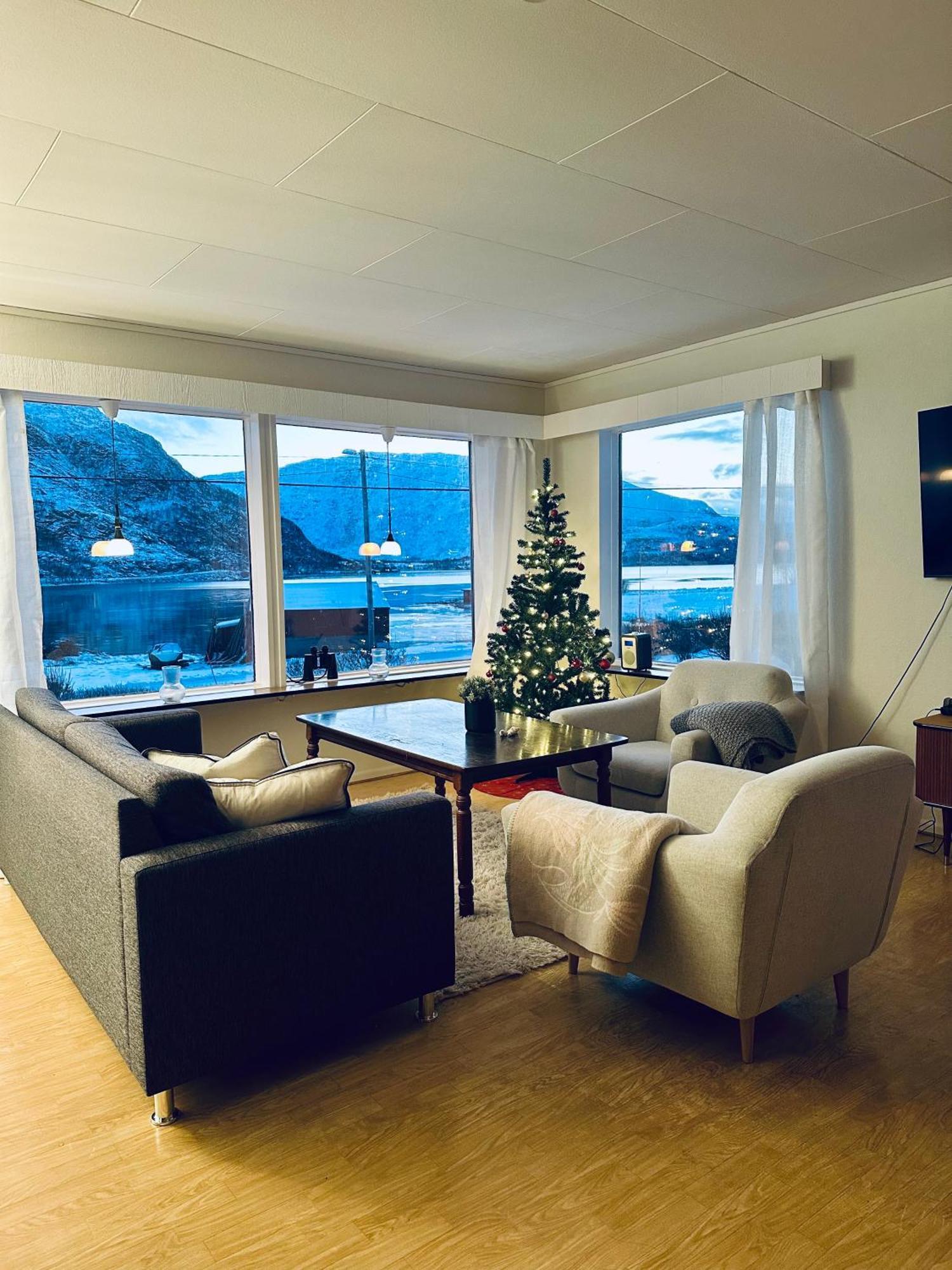 Feriehus Romslig Kystperle Med Sjel I Skulsfjord Tromsø